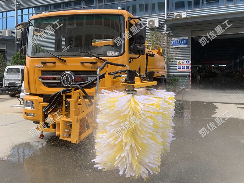 波（bō）形護欄清（qīng）洗機（整車 上牌）